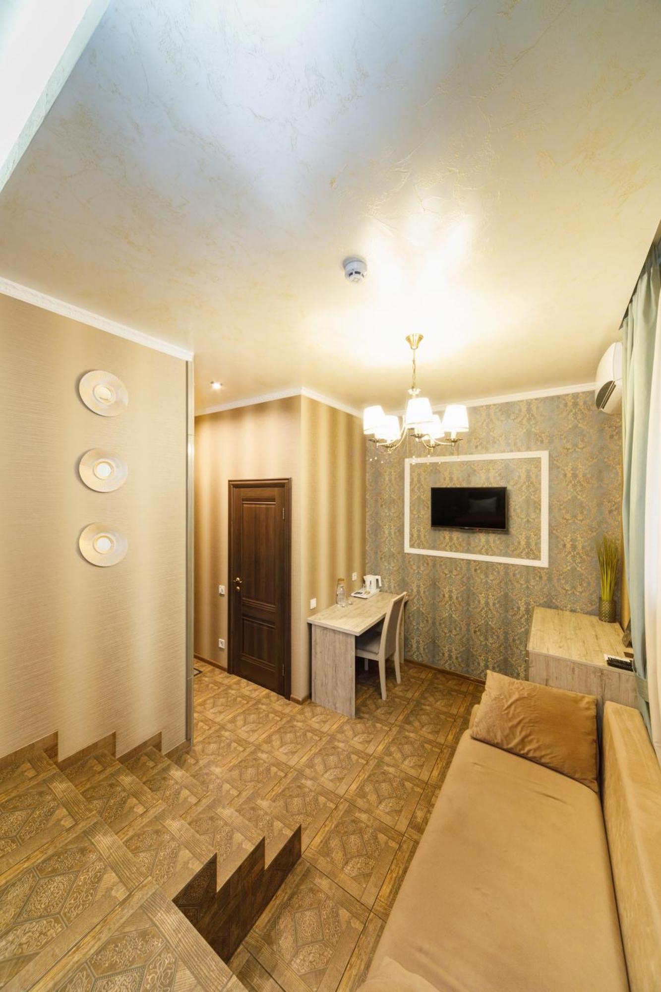 L.O.Y Family Hotel Dnipro Exteriör bild