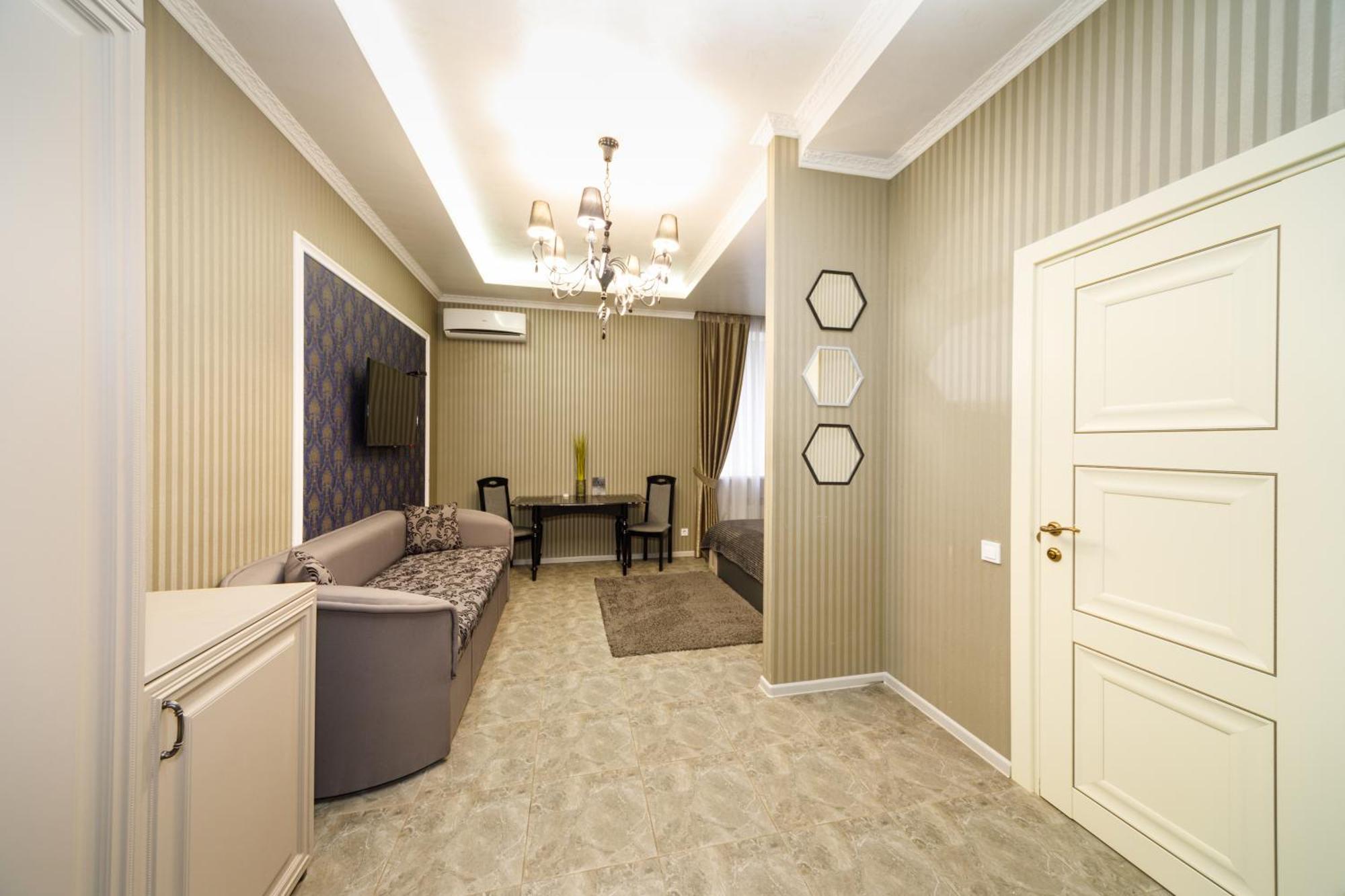 L.O.Y Family Hotel Dnipro Exteriör bild