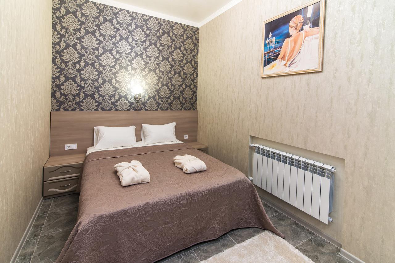 L.O.Y Family Hotel Dnipro Exteriör bild