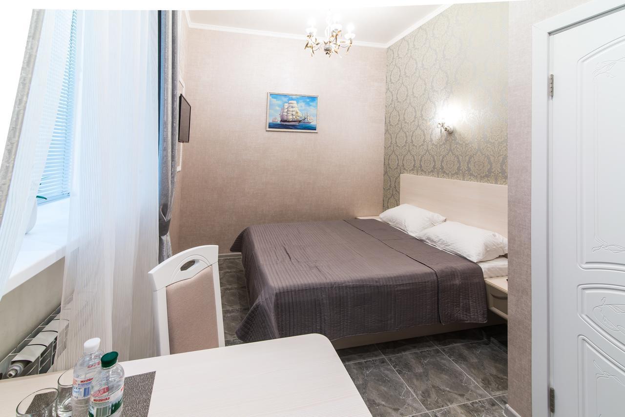 L.O.Y Family Hotel Dnipro Exteriör bild