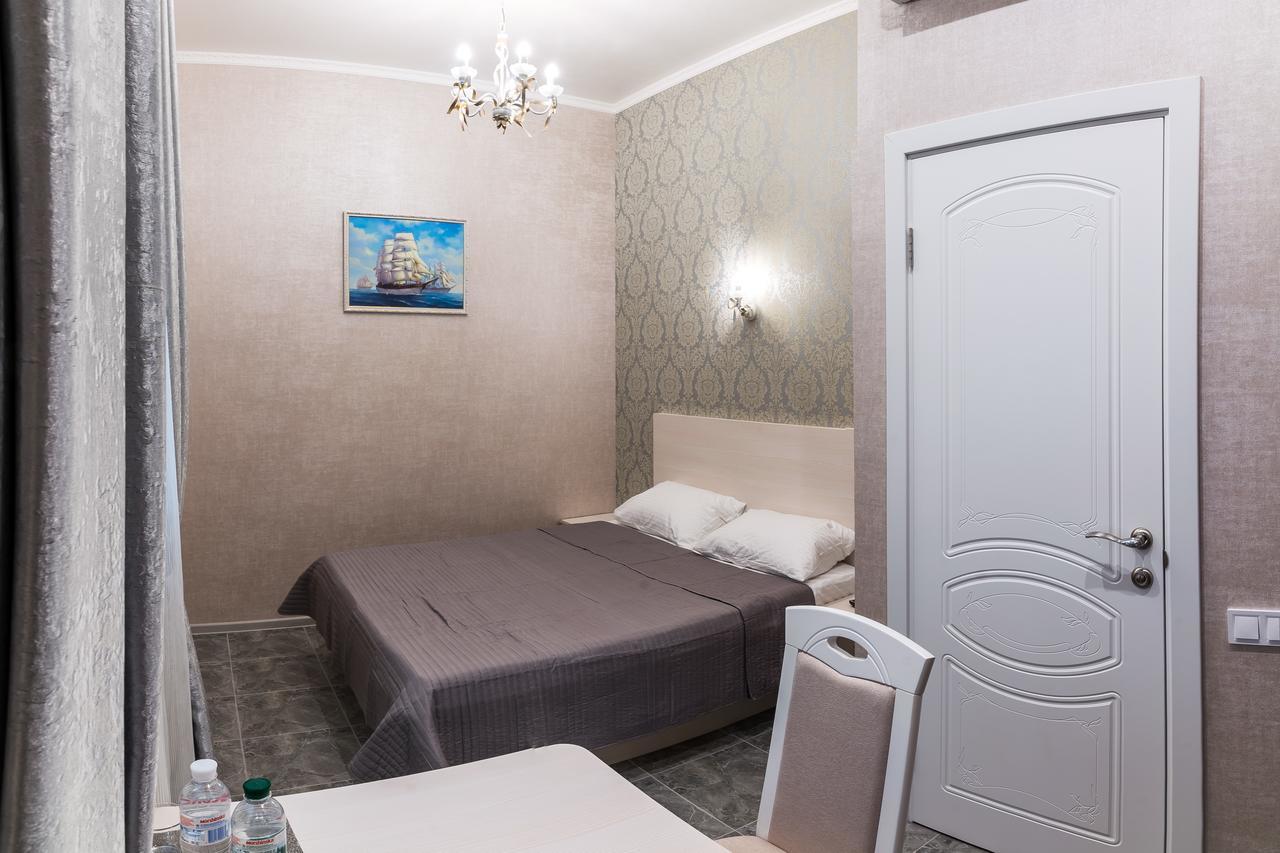 L.O.Y Family Hotel Dnipro Exteriör bild