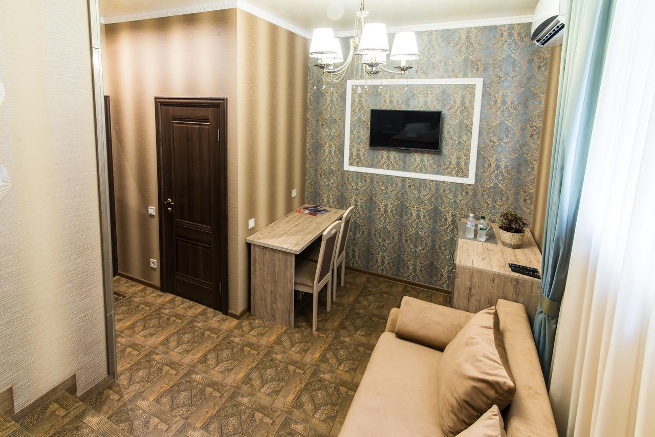 L.O.Y Family Hotel Dnipro Exteriör bild