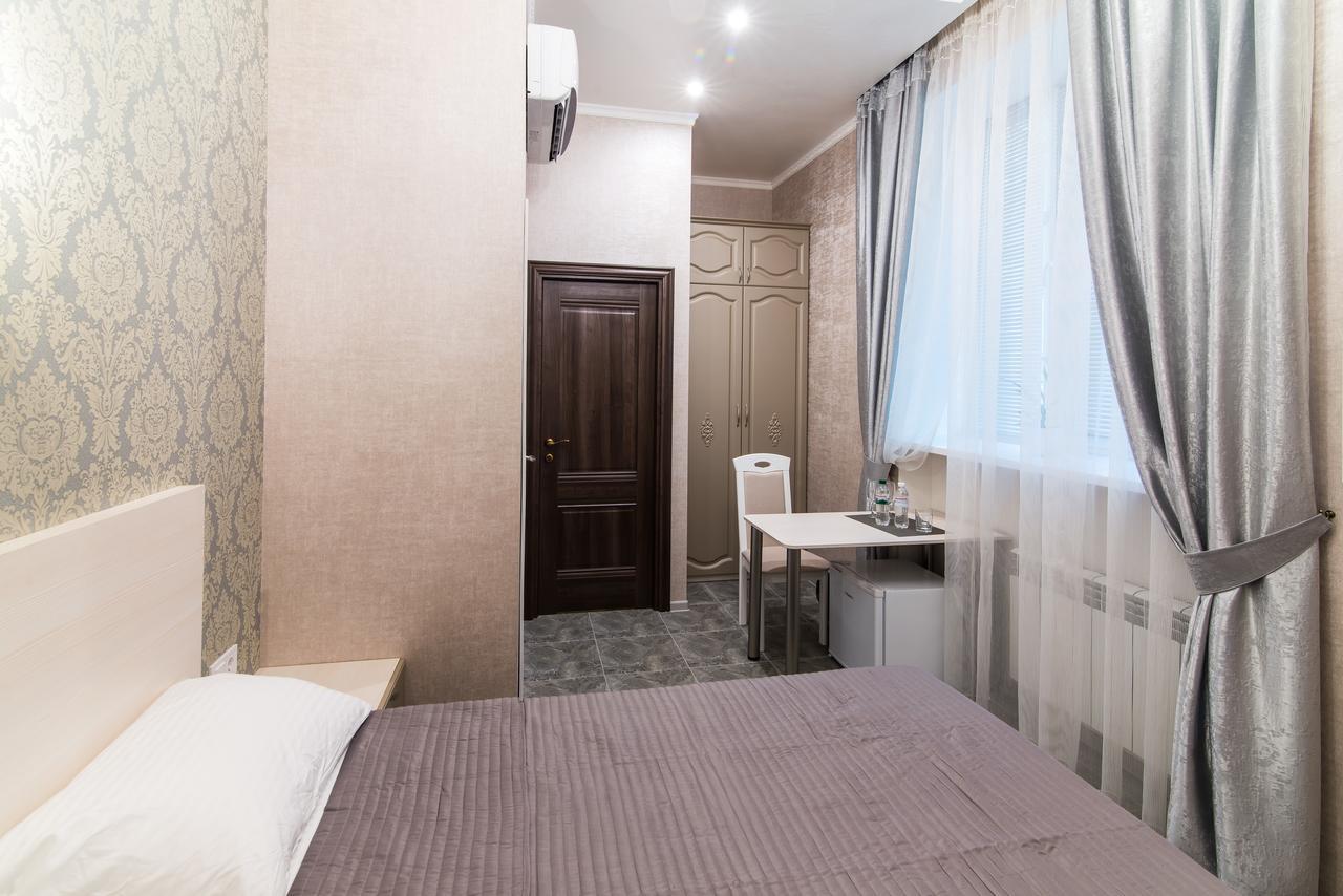 L.O.Y Family Hotel Dnipro Exteriör bild
